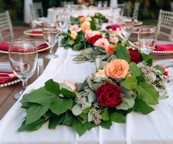 romantic-tablescape-with-red-roses-table-setting-f-2023-11-27-05-18-17-utc-min